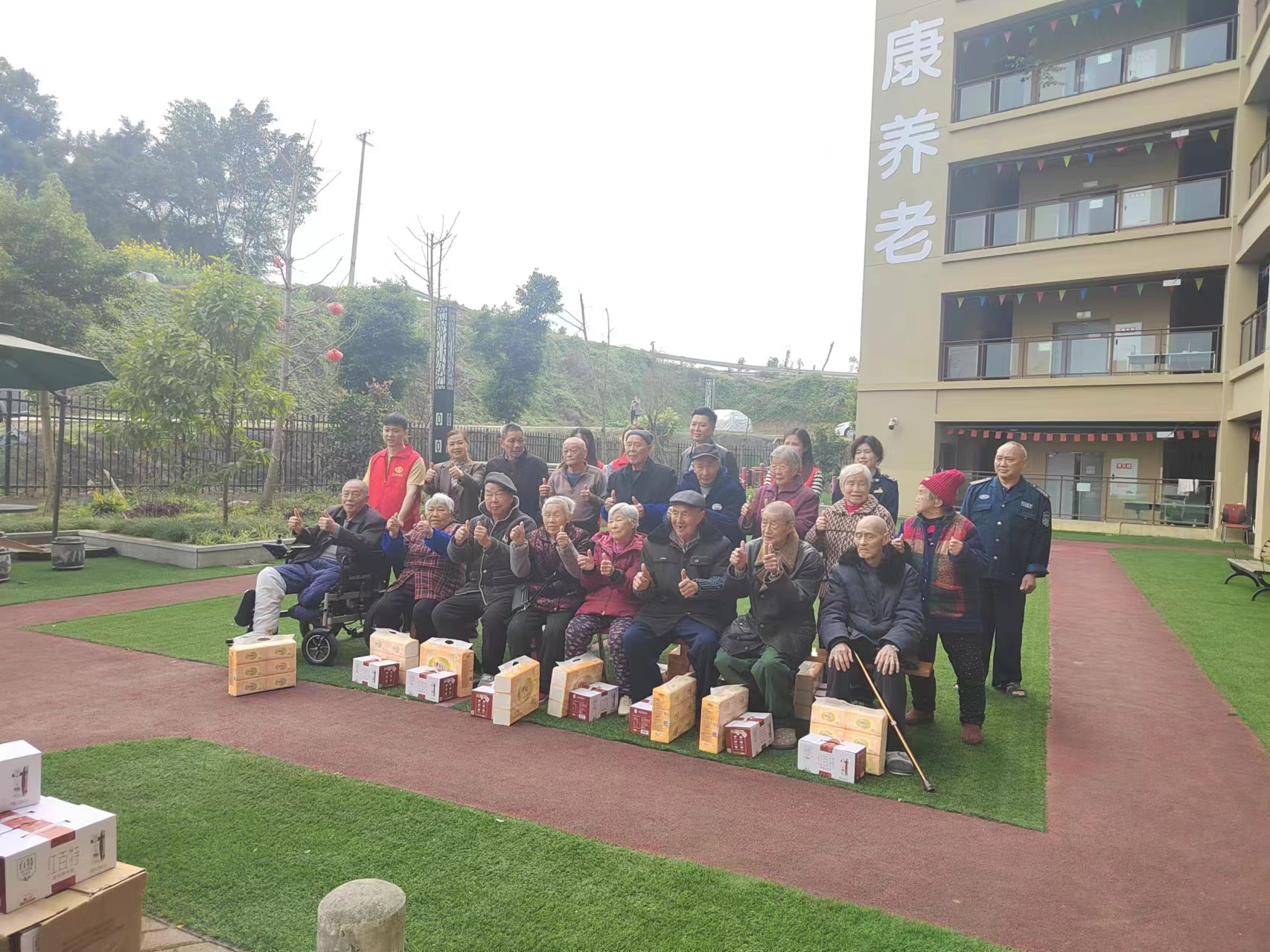 情牵敬老、、、互动中转达爱心暖人心