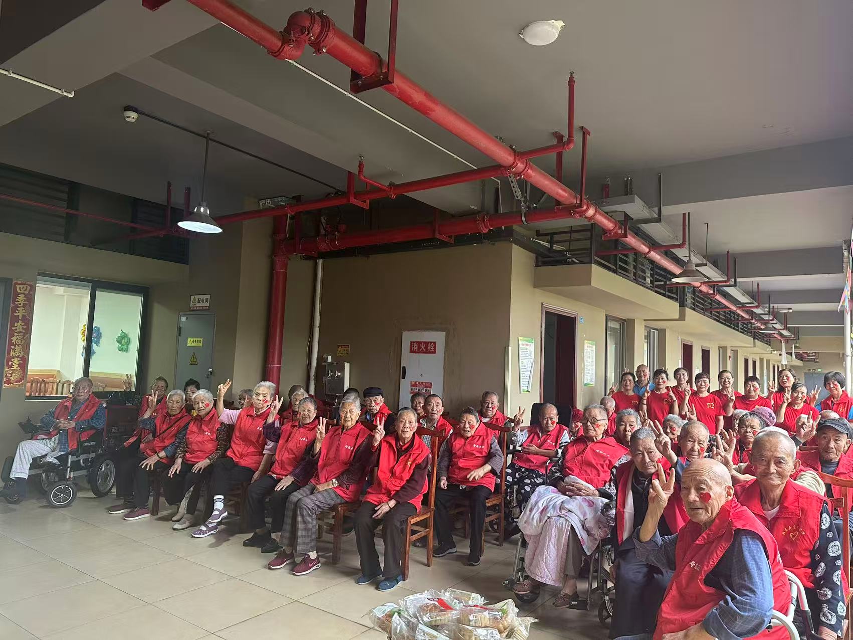 情暖双节、、爱在养老院                 --国庆中秋主题活动